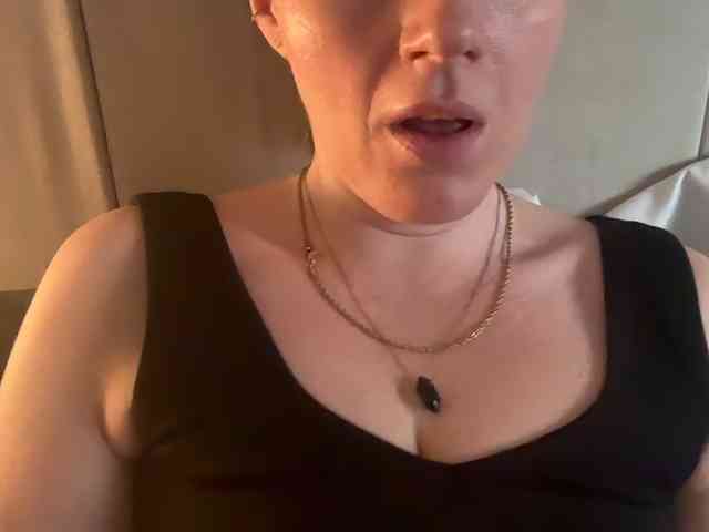REDHEADROSIE webcam