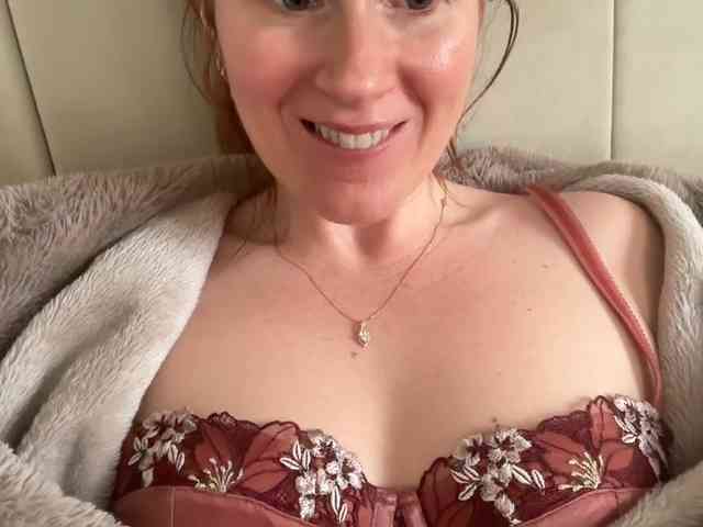 REDHEADROSIE webcam