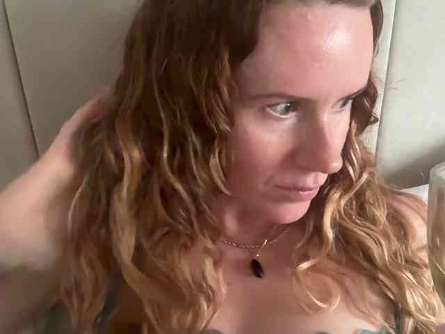 REDHEADROSIE webcam