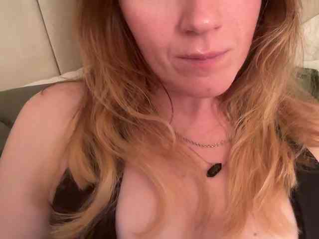 REDHEADROSIE webcam