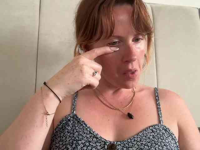 REDHEADROSIE webcam
