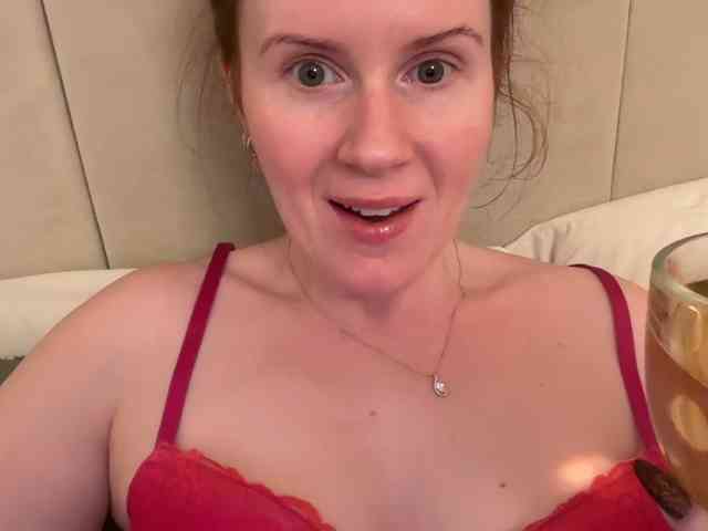 REDHEADROSIE webcam