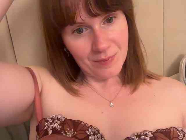 REDHEADROSIE webcam