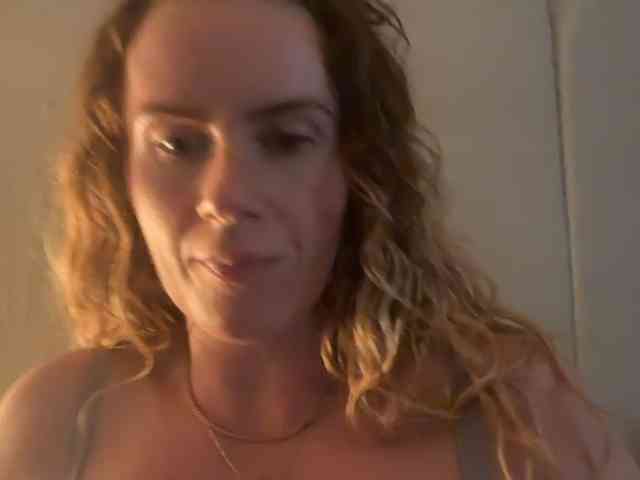 REDHEADROSIE webcam