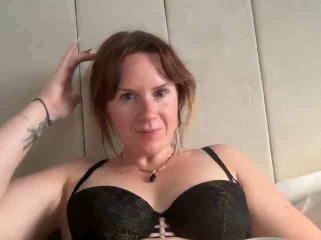 REDHEADROSIE webcam