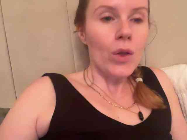 REDHEADROSIE webcam