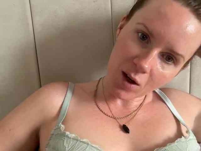 REDHEADROSIE webcam