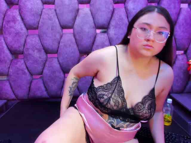 MiaHarvey webcam