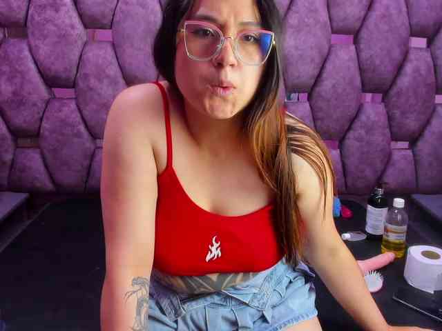 MiaHarvey webcam