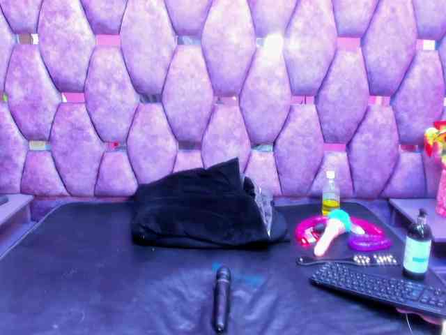 MiaHarvey webcam