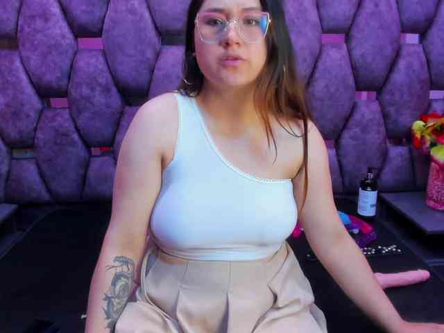 MiaHarvey webcam
