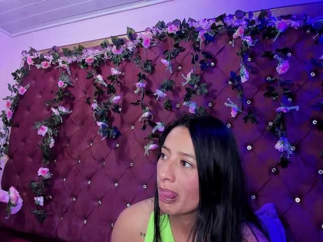 SharlotRodriguez's BongaCams show and profile