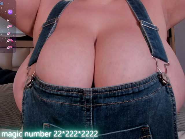 anyi-sweet-tits's BongaCams show and profile