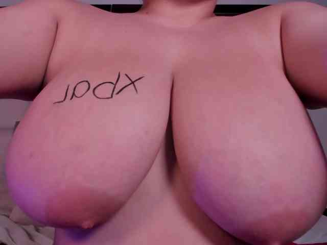 anyi-sweet-tits webcam