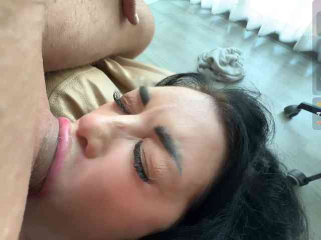 Travel-couple webcam