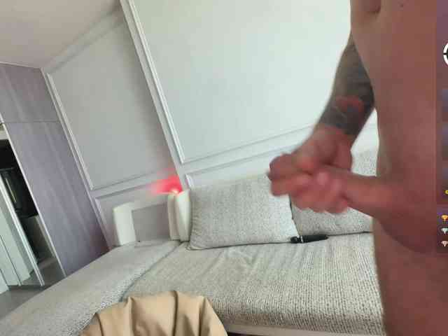 Travel-couple webcam