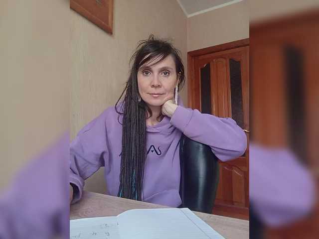 Hellenalonenochka's BongaCams show and profile