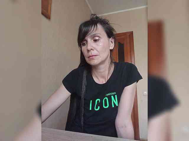 Hellenalonenochka webcam