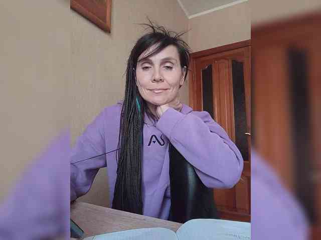 Hellenalonenochka webcam