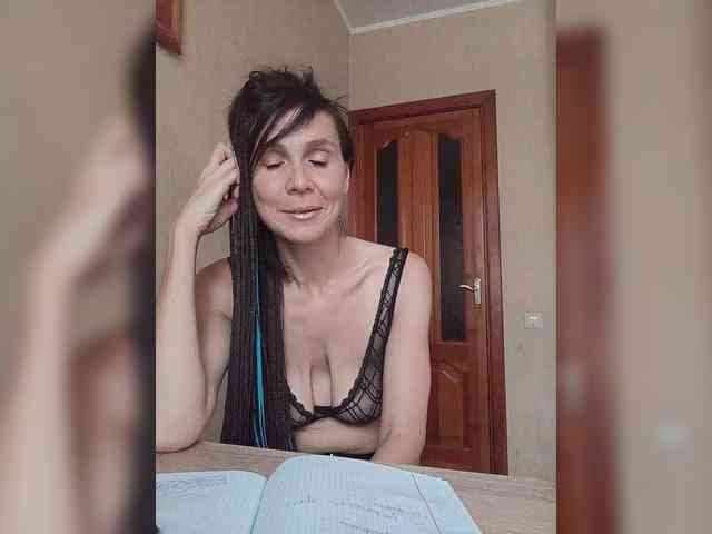 Hellenalonenochka webcam