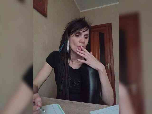 Hellenalonenochka webcam