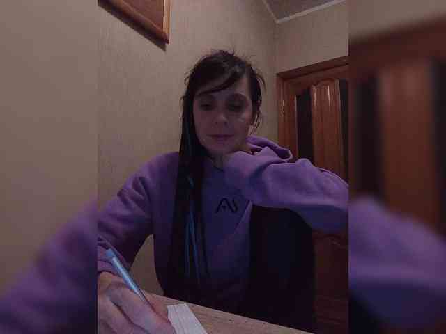 Hellenalonenochka webcam