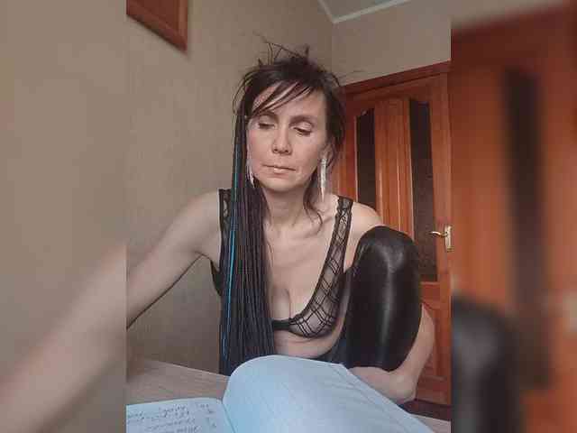 Hellenalonenochka webcam