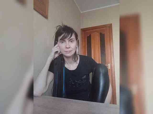 Hellenalonenochk... Live Webcam on BongaCams