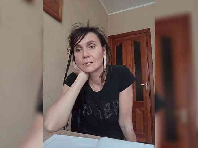 Hellenalonenochka webcam