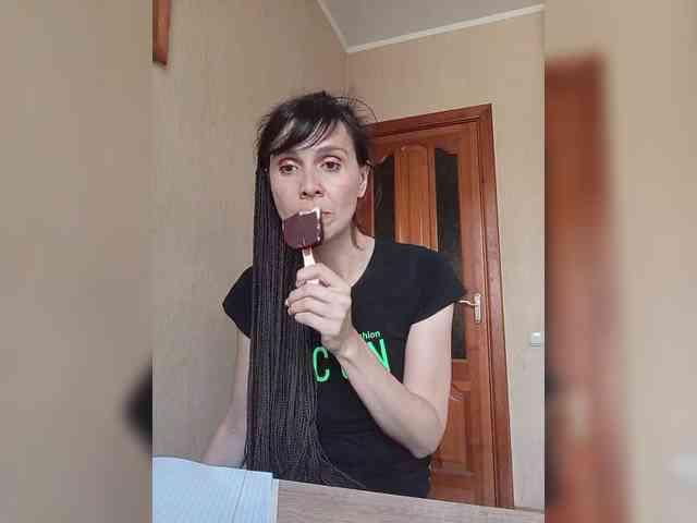 Hellenalonenochka webcam