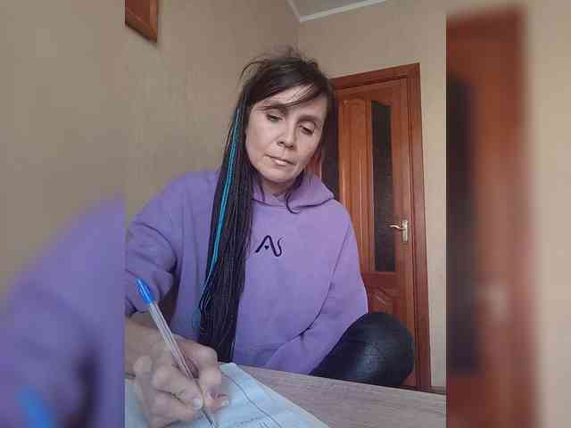 Hellenalonenochka webcam