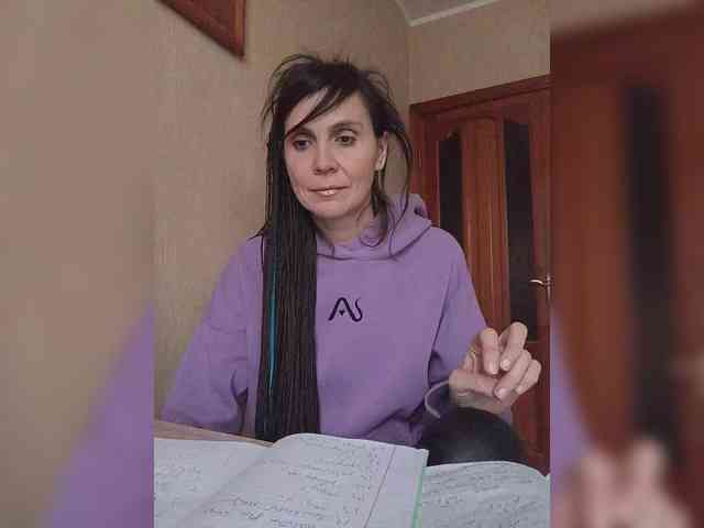 Hellenalonenochka webcam