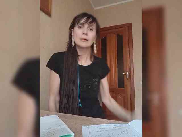 Hellenalonenochka webcam