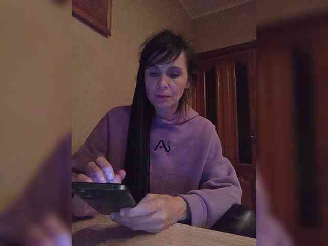 Hellenalonenochka webcam