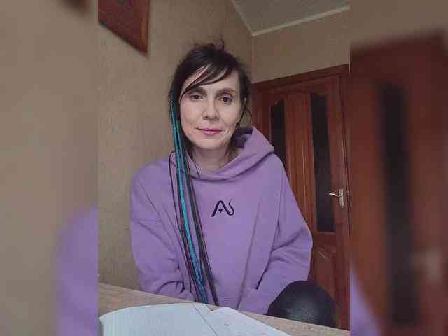 Hellenalonenochka webcam