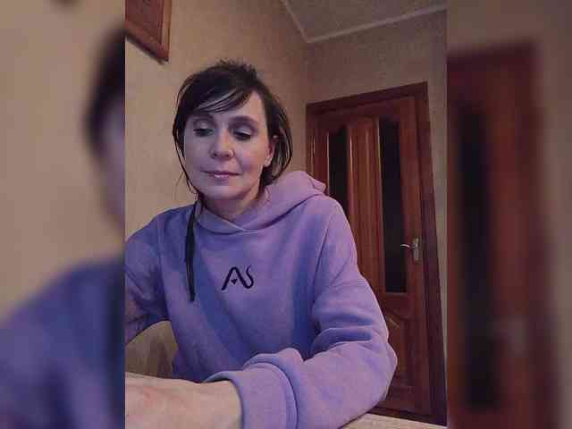 Hellenalonenochka webcam