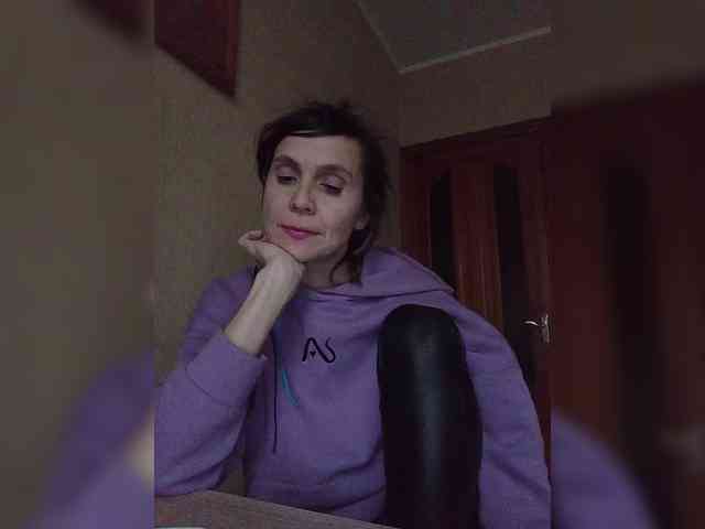 Hellenalonenochka webcam