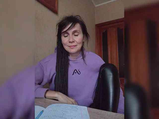 Hellenalonenochka Live Webcam on BongaCams