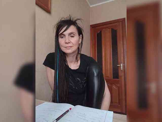 Hellenalonenochka webcam