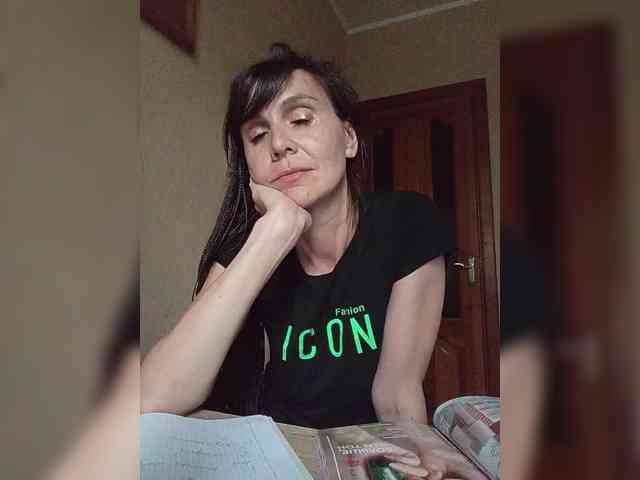 Hellenalonenochka webcam
