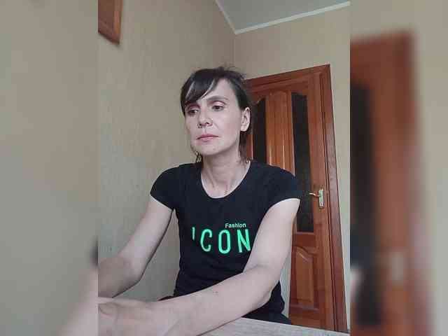 Hellenalonenochka webcam