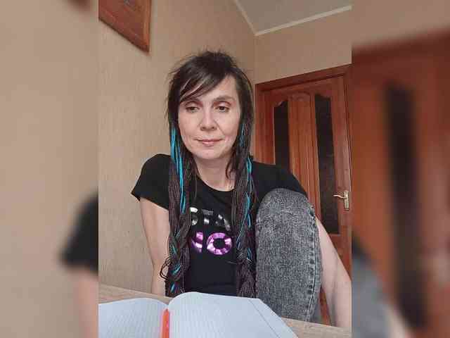 Hellenalonenochka webcam