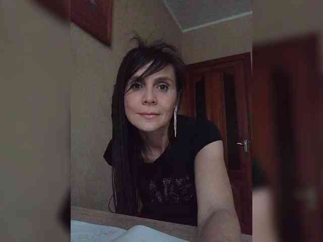 Hellenalonenochka webcam