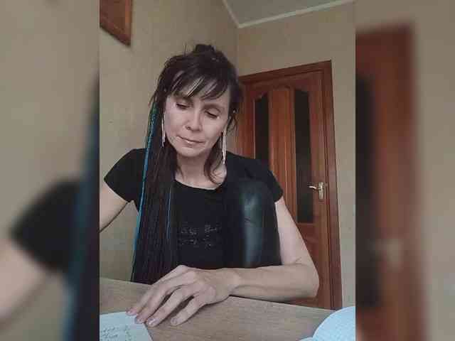 Hellenalonenochka webcam