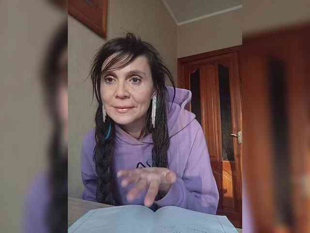 Hellenalonenochka webcam