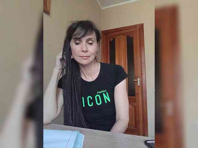 Hellenalonenochka webcam