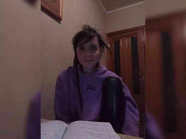 Hellenalonenochka webcam