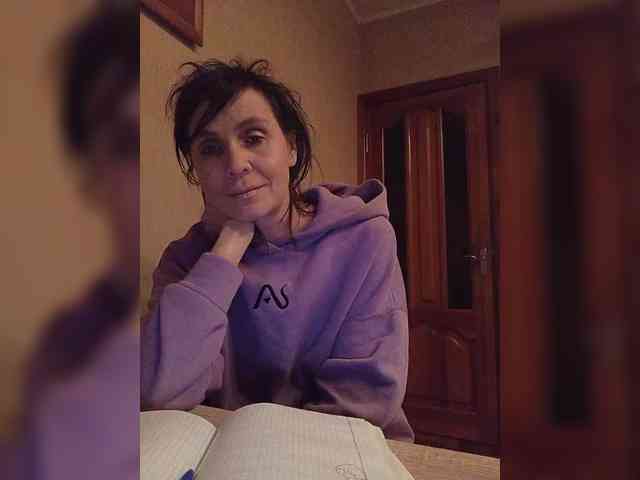 Hellenalonenochka webcam