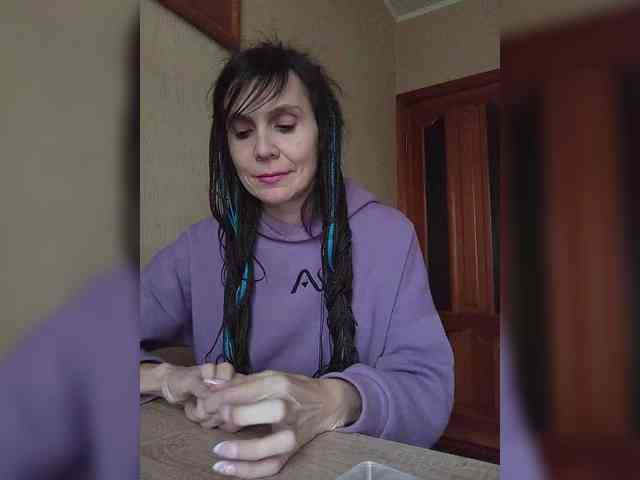 Hellenalonenochka webcam