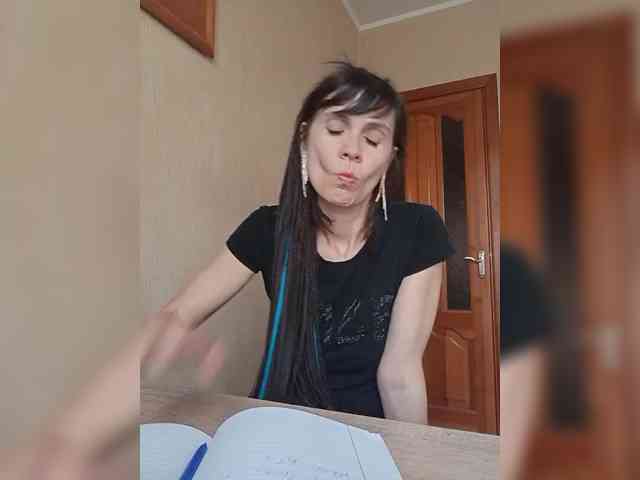 Hellenalonenochka webcam